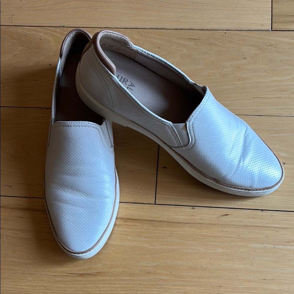 Women's Size 10.5 Naturalizer White Slip-On Shoes
